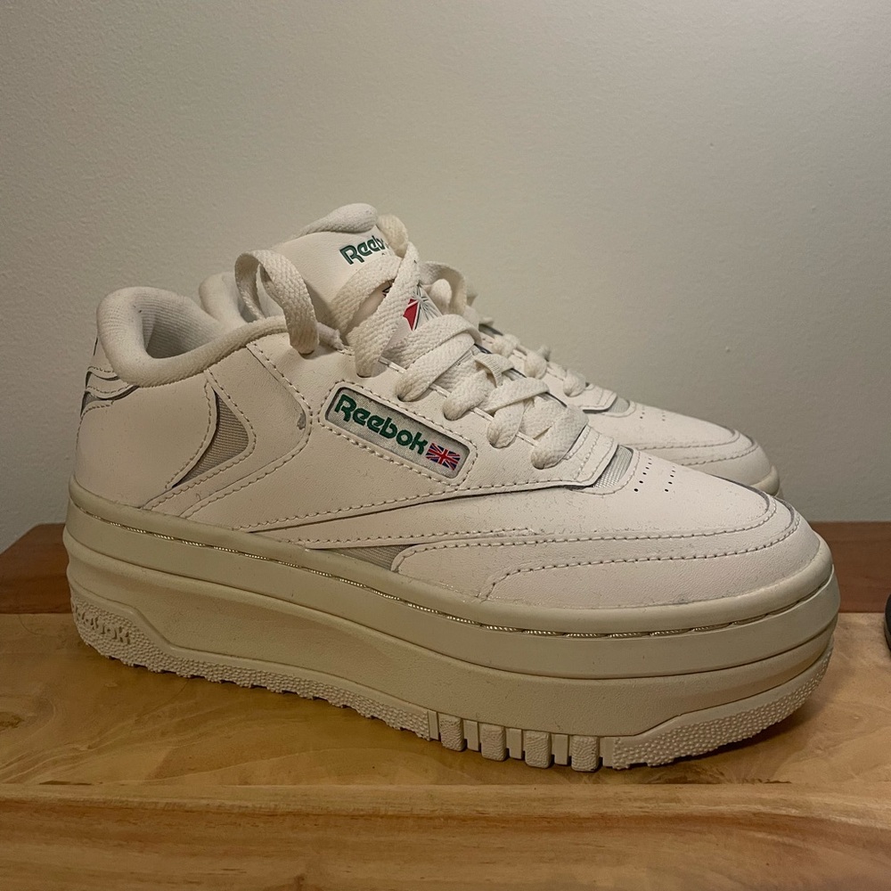Reebok NWOT Club C extra shoes - Chalk / Glen green Size 5
